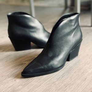 ZARA // Black low-heel booties
